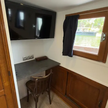 Sur L Eau - Peniche 16eme Bed & Breakfast Paris