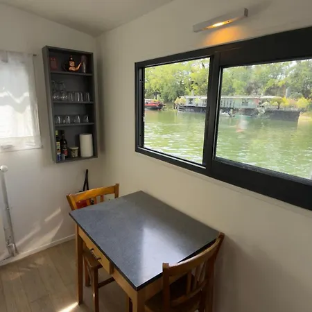 Sur L Eau - Peniche 16eme Bed & Breakfast Paris